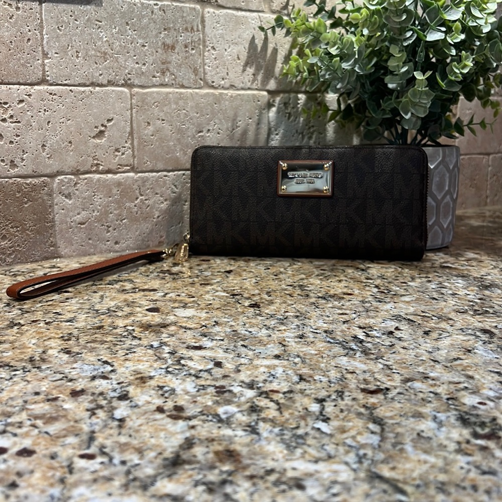 Michael kors wallet